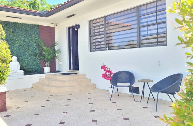 Charming Home Heart Of Miami! Sleeps 9 Close To Miami Airport & Attractions
