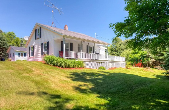 Charming Home More Than 5 Miles to All Star Baseball Camp!