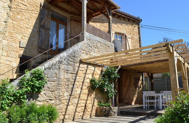 Charming house, shaded terrace near Sarlat