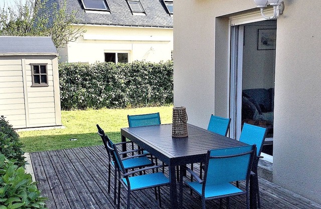 Charming House, Sleeps 6, 450m from Beach, Terrace & Garden, Near Shops & Activities