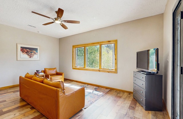 Charming house w/full kitchen, peaceful location & wifi