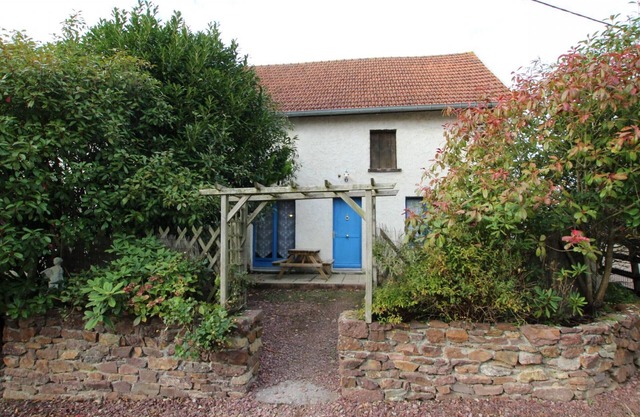 Charming House with WiFi, Garden, Barbecue, Pet-Friendly, Family Amenities