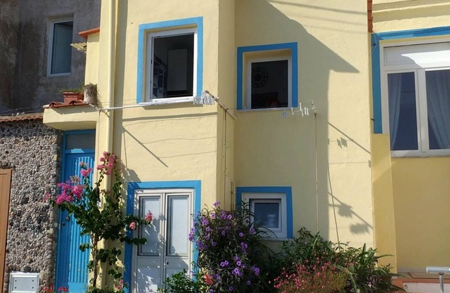 Charming Ischia Beach House-Spectacular panoramic views! Prime central location