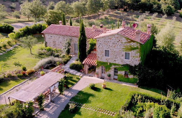 Charming Ancient Watch Tower with Swimming Pool in Val d'Orcia