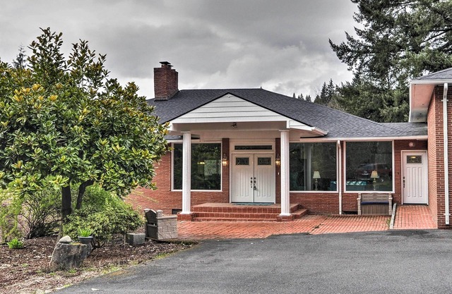 Charming Kelso Home w/Proximity to Cowlitz River!