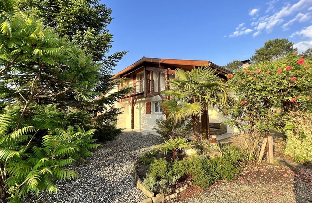 Charming Landaise villa at the edge of the forest for assured tranquility