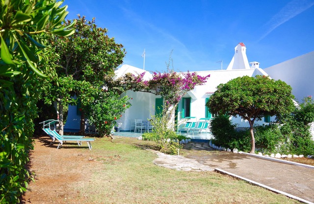 Charming, light-filled Mediterranean Villa – sleeps 2-6, only 250 m from the Sea