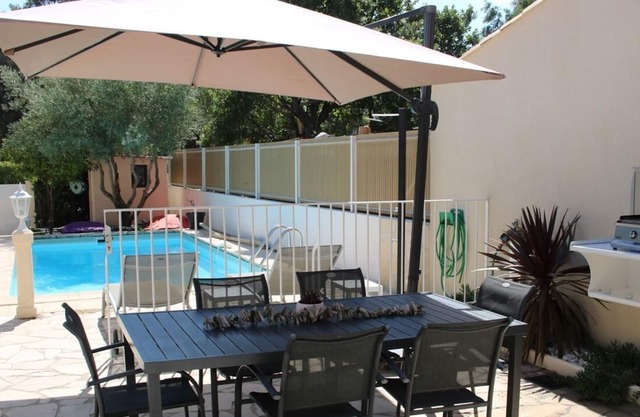 Charming little beach house private pool