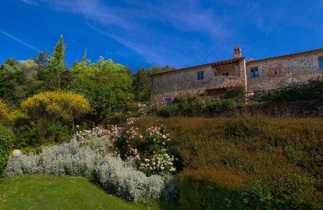 Charming medieval Villa for 21 persons, with private pool near Arezzo, Tuscany