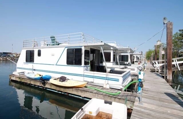 Charming Modern Housebarge