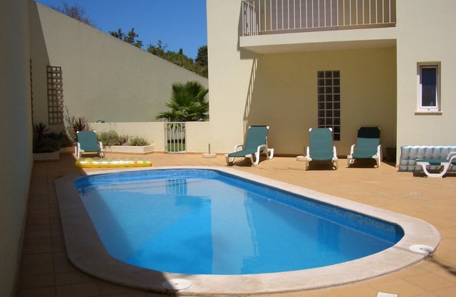 Charming, modern bedroom apartment with pool near beach