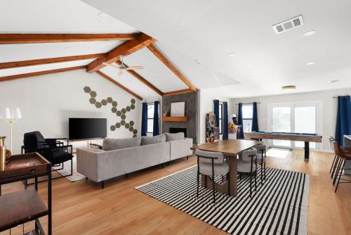 Charming Modern Retreat in the Heart of Austin