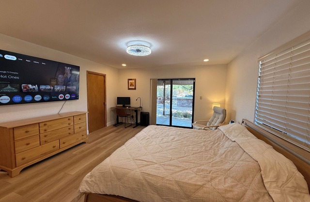 Charming new stylish luxury Master room in sunny Phoenix