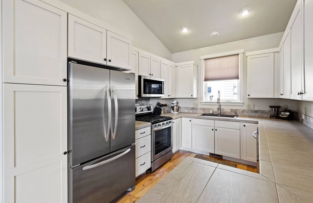 Charming Oasis in SE Bend