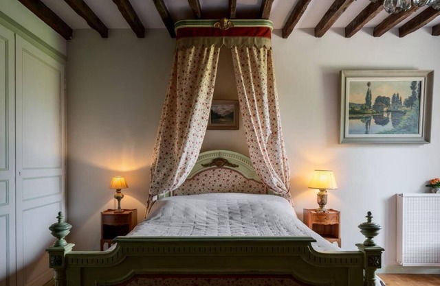 Charming property, spacious room in the countryside