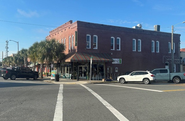 Charming pet-friendly suite in the heart of historic Apalachicola