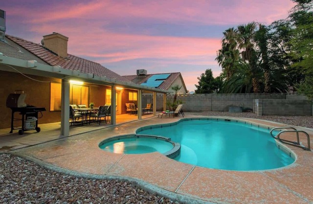 Charming Pool Retreat: 5BR LV Home w/Pool Table