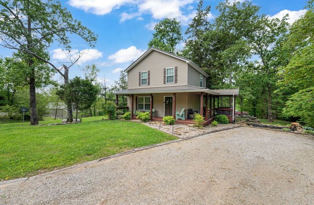 Charming! Private and cozy Nolin Lake cottage near Mammoth Cave National Park.