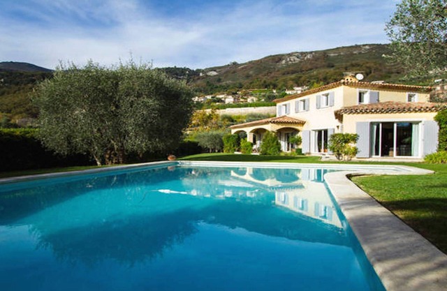 Charming Provencalvilla, swimming pool, pool house,very quiet,south, olive trees
