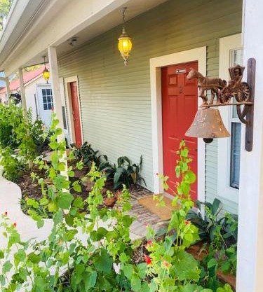 Charming Red Owl Courts Studio