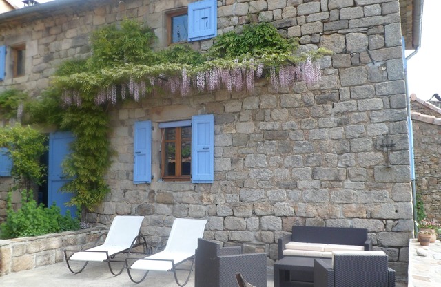 Charming rental (wifi) stone house with terrace and magnificent view