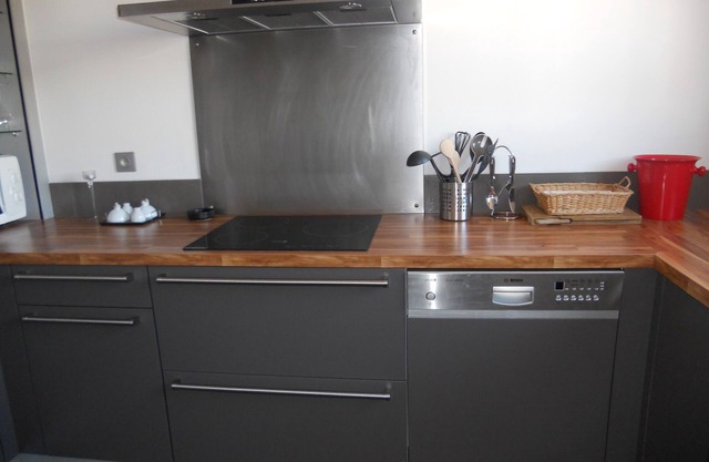 Charming residence 5 mns from beaches and port. 2 bedrooms, 2 bathrooms