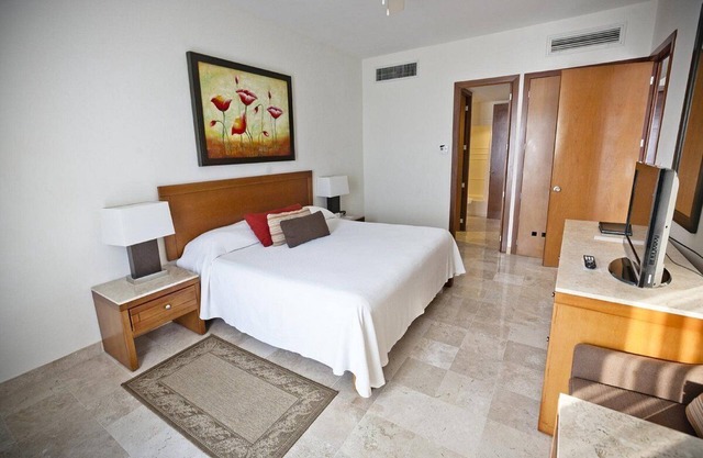 Charming resort in awesome Mazatlán with WiFi, AC