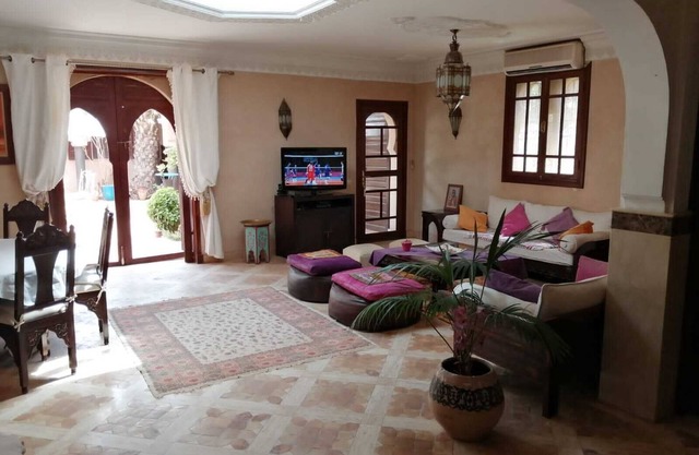 CHARMING RIAD IN A PRIVATE RESIDENCE IN THE HEART OF OLIVERAIE.