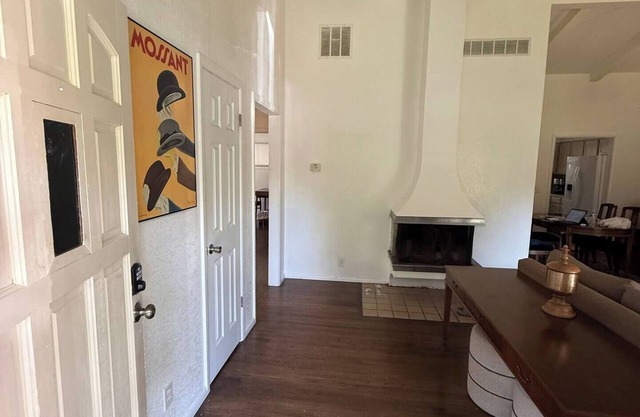 Charming SE ICT Home 3 Bedrooms/2 Baths/2 Queens/1 Twin/1 Queen Pullout