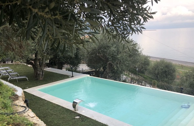 Charming see front villa with pool