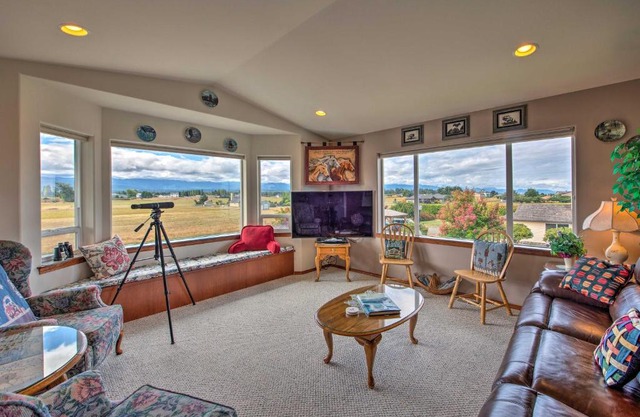 Charming Sequim House with Olympic Peninsula Views!