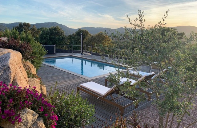 Charming sheepfold, panoramic view, heated swimming pool