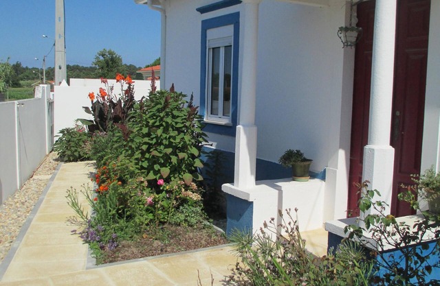 Charming single-storey villa with private pool and Jacuzzi.