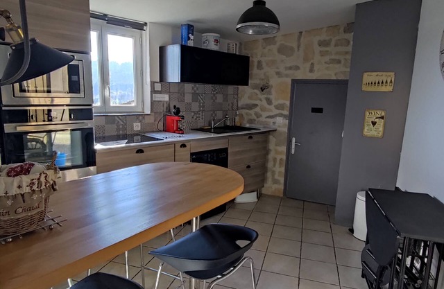 Charming small renovated air-conditioned gite near the city of carcassonne and canal