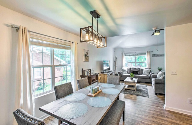 Charming Springfield Escape w/Furnished Deck