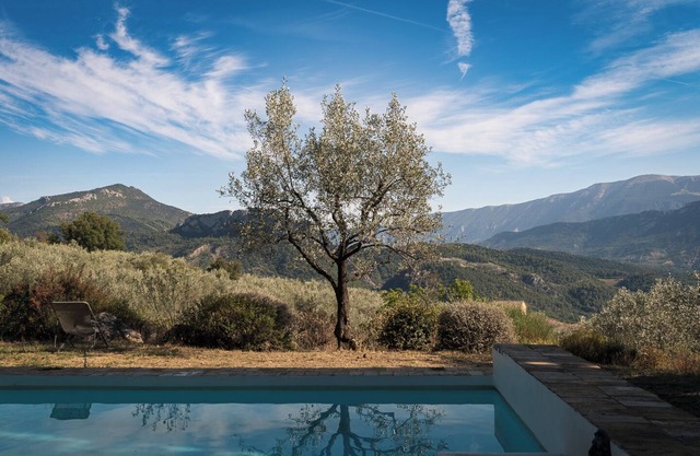 Charming Stone House set in its own olive grove, with large pool & amazing views