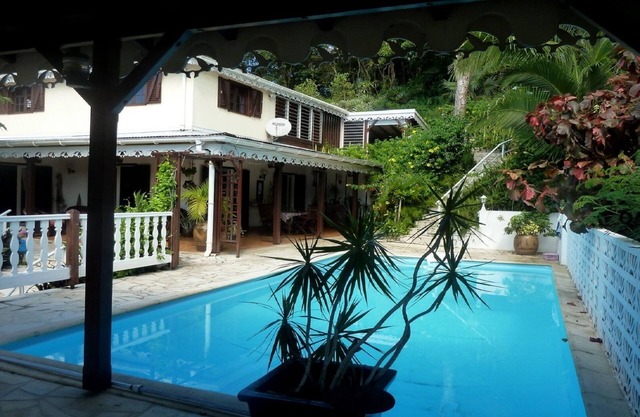 Charming studio in a tropical garden. with swimming pool, free wifi and parking.