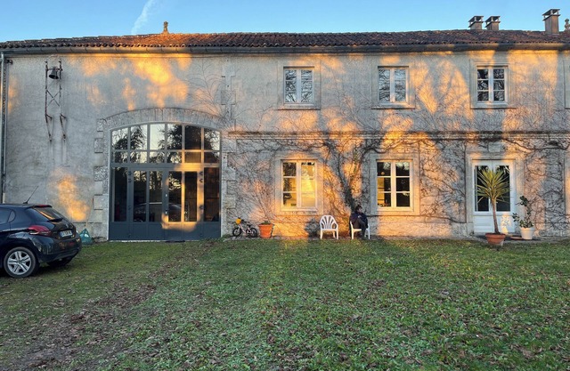 Charming, sunny Charentaise house 15km from Cognac
