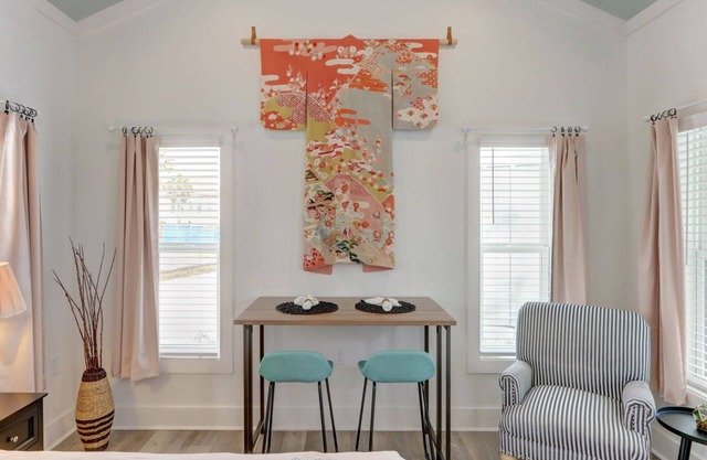Charming Tiny Cottage, 5min to SAV, 15min to Beach by Lucky Savannah
