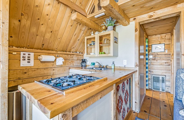 Charming Tiny Home Cabin/Mountain View/Deck