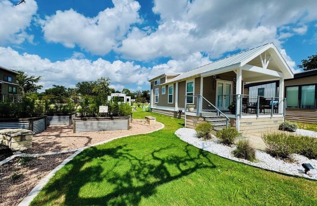 Charming Tiny Home Getaway | Pool & Hot Tub