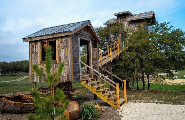 Charming Treehouse Stay Near Lake & Stargazing