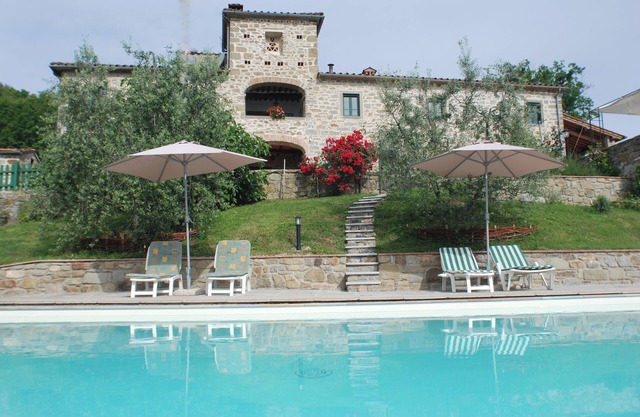 Charming Tuscan villa with private pool, wide garden and breathtaking view
