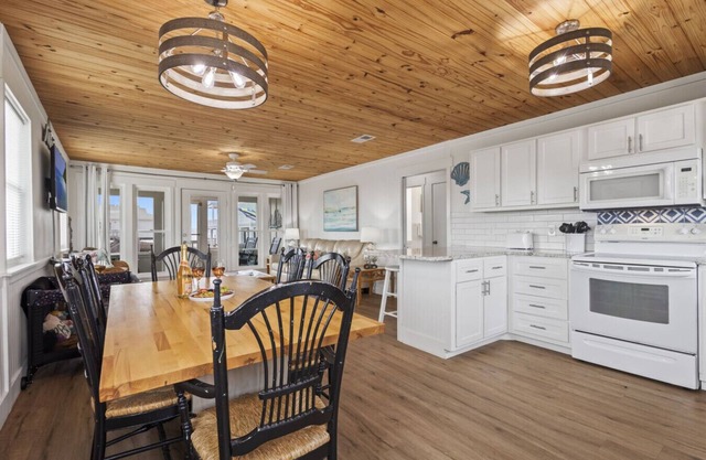 Charming Updated Beach Cottage in Fort Morgan, AL