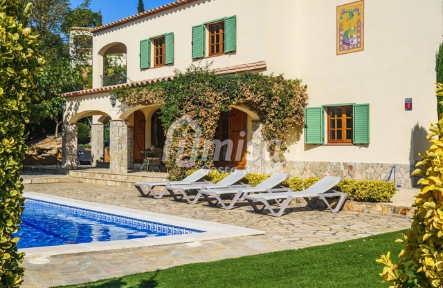 Charming Villa Isabela at the edge of the Costa Brava