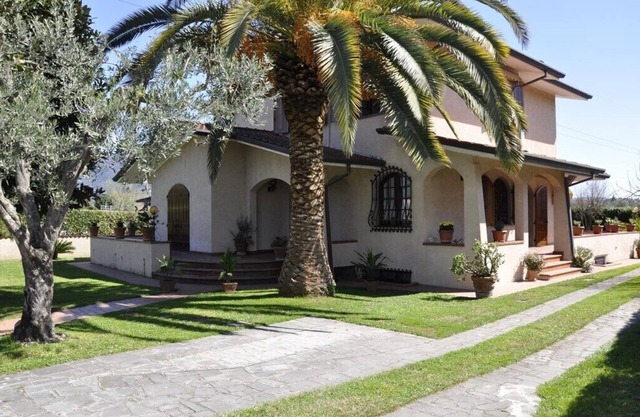 Charming Villa in elegant Forte dei Marmi - beautiful garden - 9 people