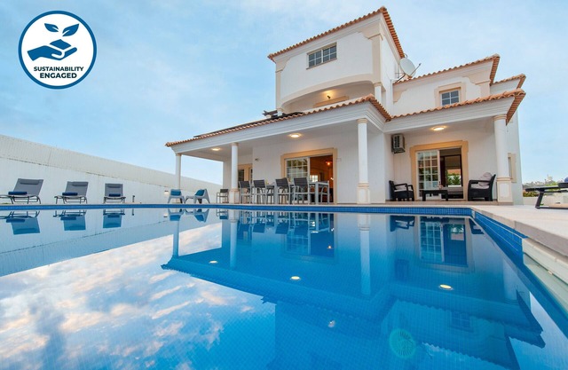Charming villa w/BBQ & heatable pool, Albufeira