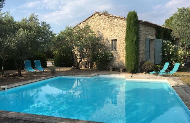 Charming Villa with Shaded Terrace, Pool and Luberon View