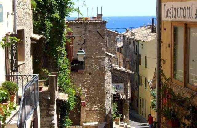 Charming Village House In Medieval Village, Close To Beach And Nice