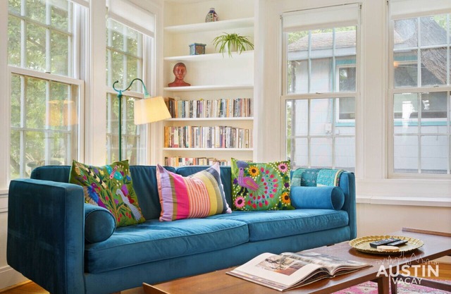 Charming Vintage House in Zilker | Hot Tub + Prkg